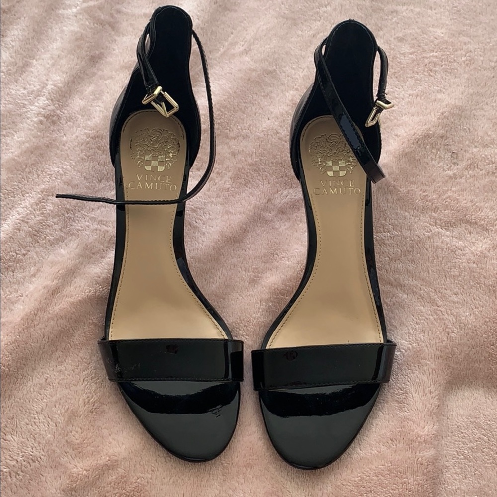 Vince Camuto short heel